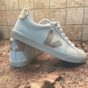 Veja White and Gold Leather Sneakers Sleek Design - Esplar Platine